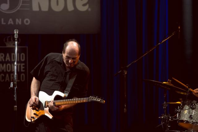 Adrian Belew (28)